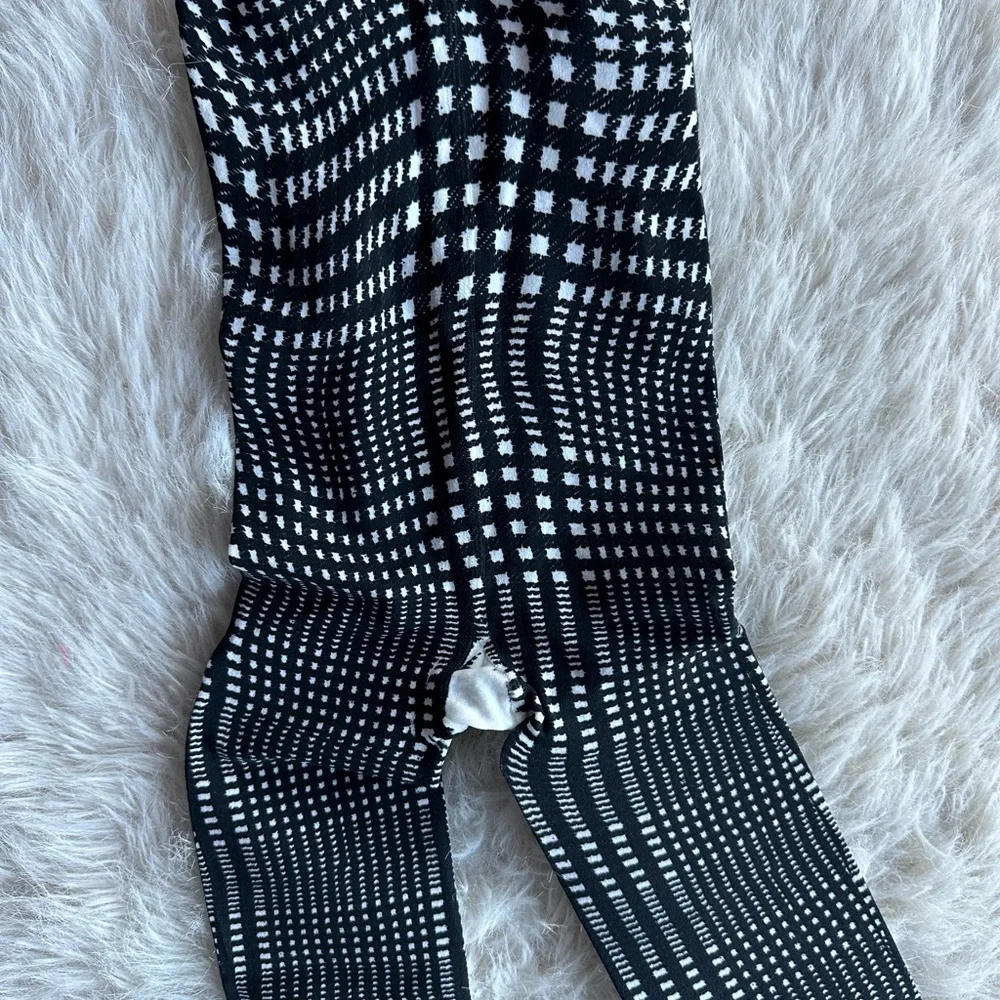 Burberry Black and White Houndstooth Tights  New without tags - Picture 4 of 12